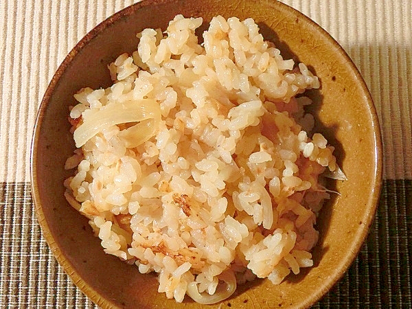 ツナと玉ねぎの炊き込みご飯