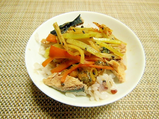 さばしょう油煮缶と野菜のさっと煮で、雑穀ごはん丼♪