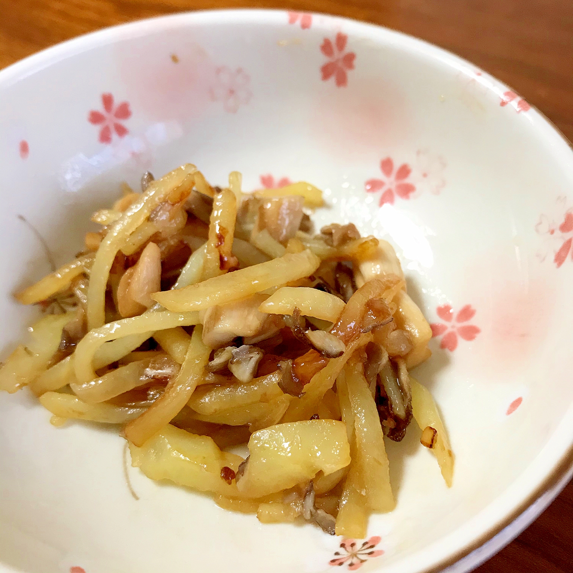 じゃがいもと平茸のバター醤油炒め