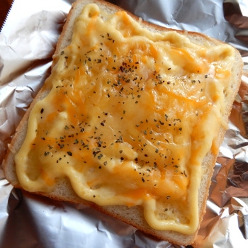止まらない‼チーズたっぷりはちみつトースト⭐️