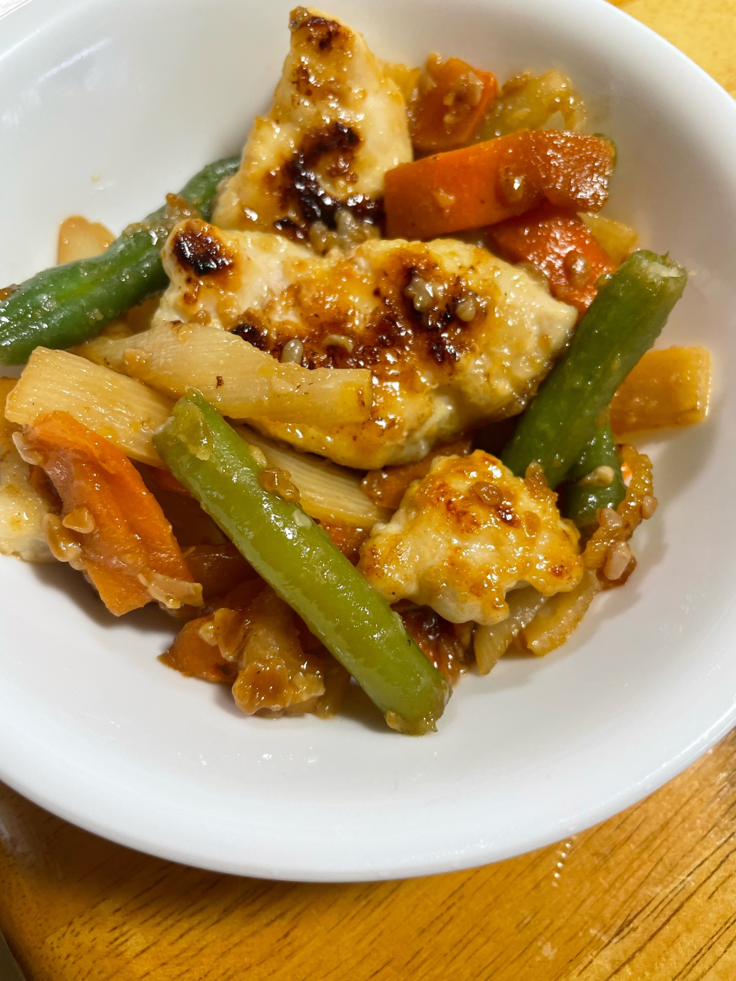 鶏むね肉と中華野菜の黒酢醤油麹炒め