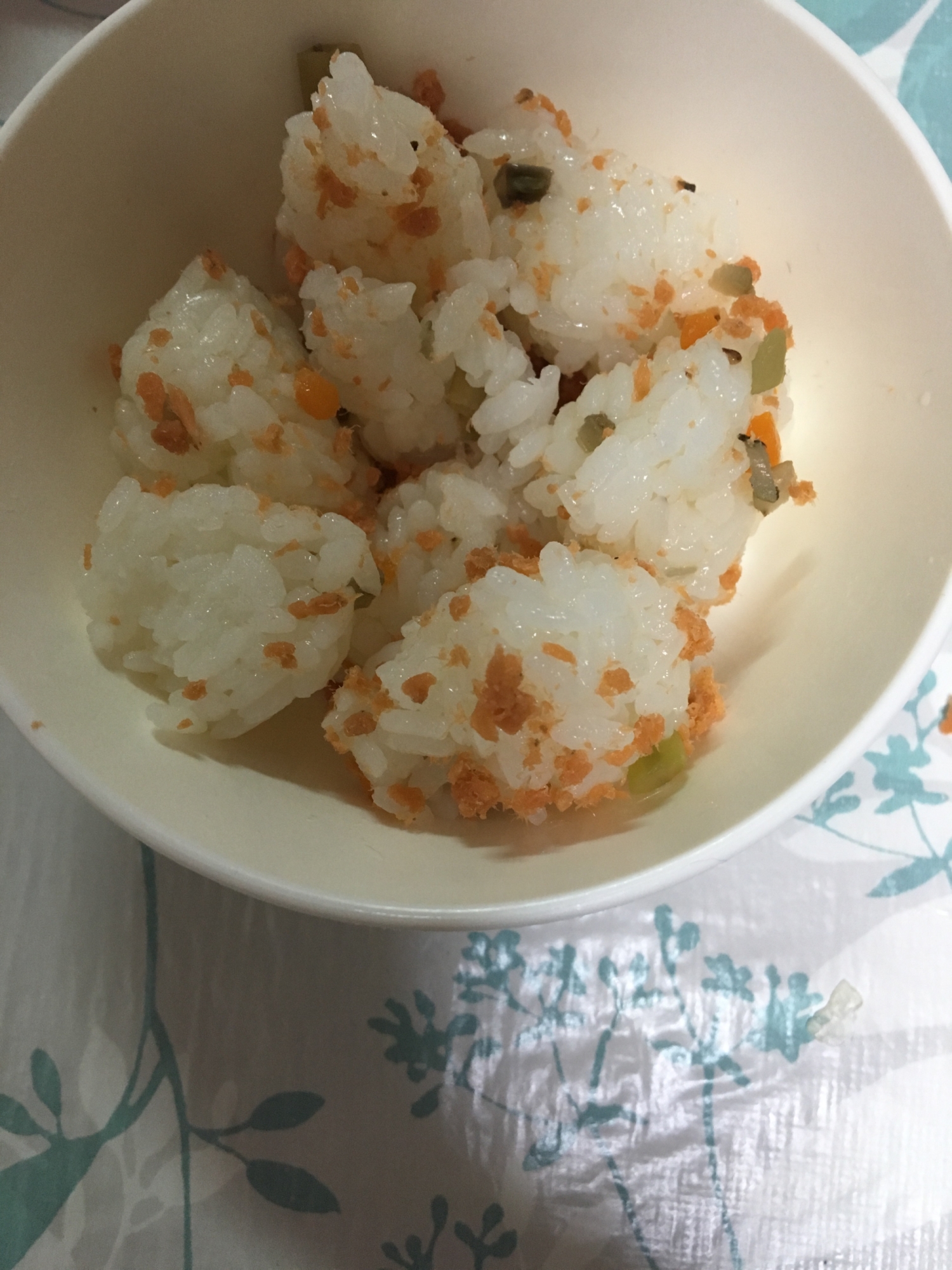 離乳食完了期☆鮭フレークと細ごぼうの混ぜおにぎり☆