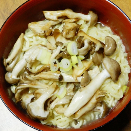 あっさり味のきのこラーメン