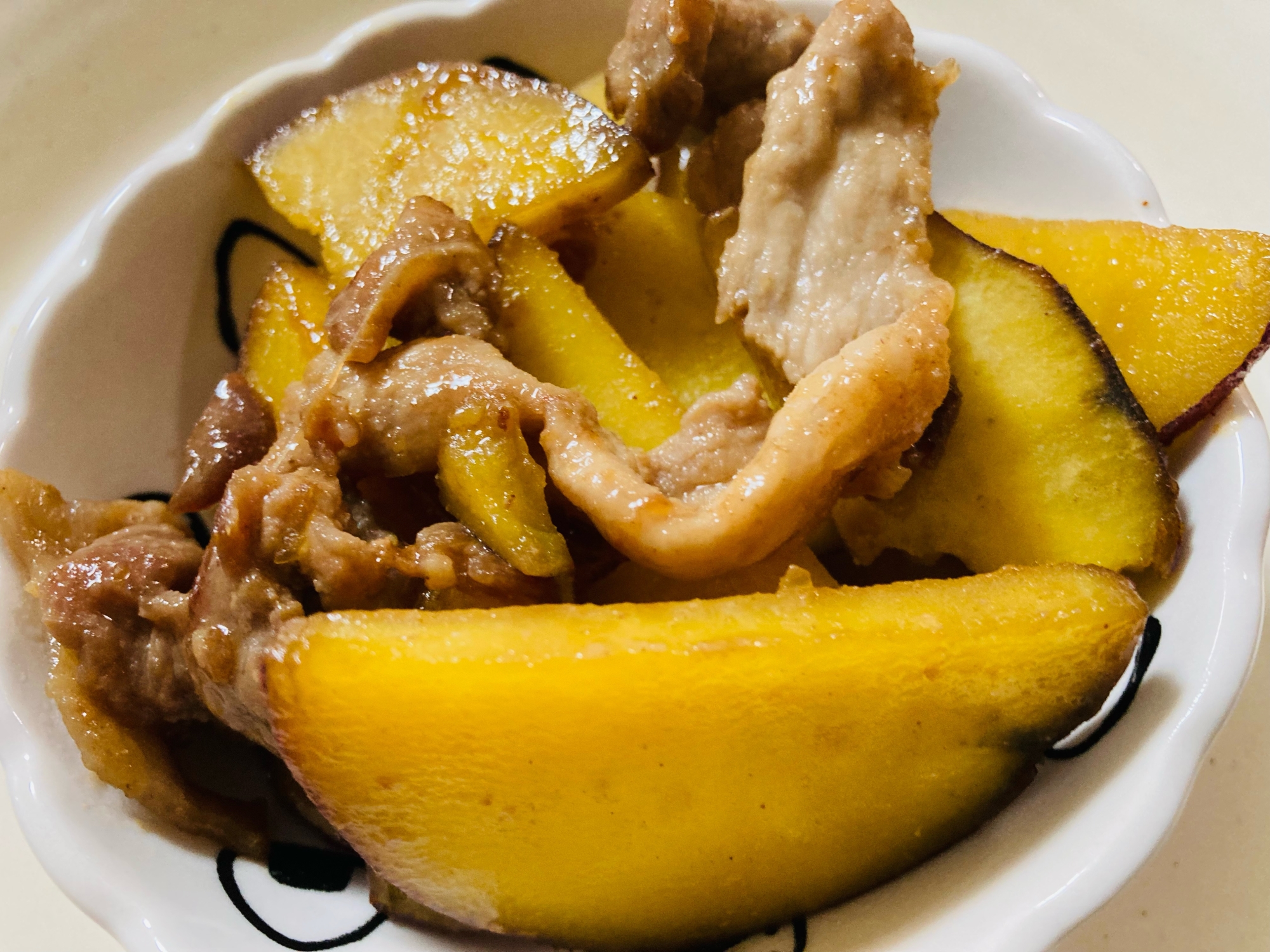 さつまいもと豚こまの炒め物