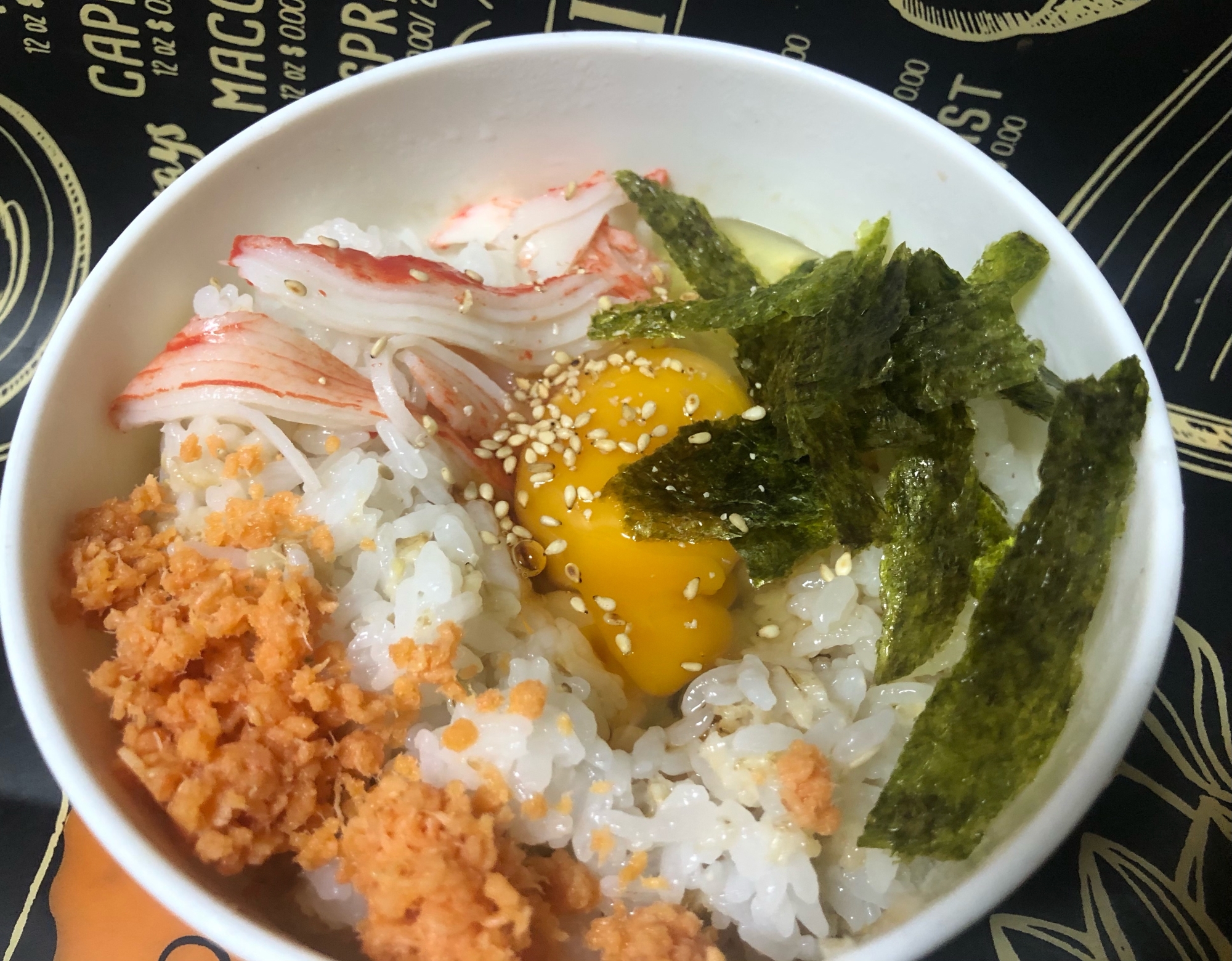 カニカマ&鮭のオートミール入り卵かけご飯