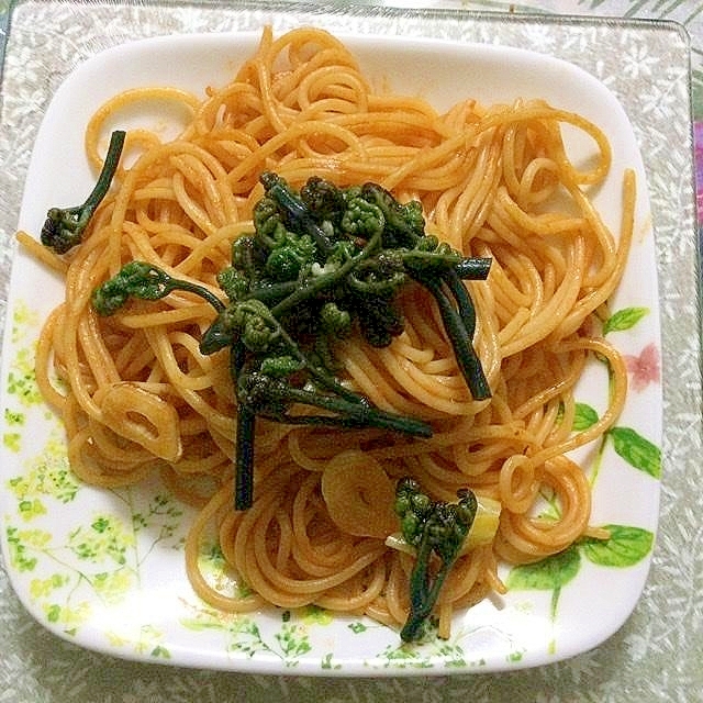 わらびとにんにくのパスタ