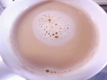 練乳があったのでコーヒーに入れてみたら、美味しいですね。
ベトナムではこんなコーヒーを飲むのね♪と思いながら飲んでます。＾＾