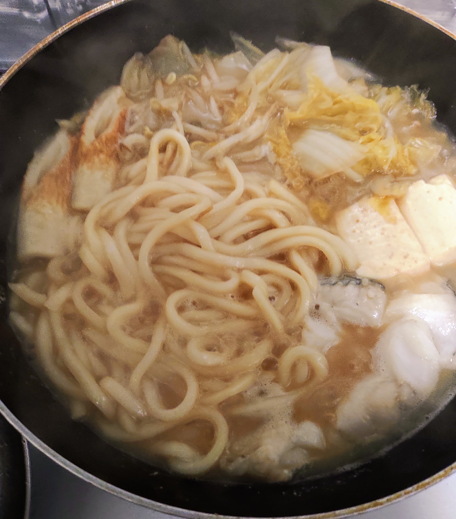 うどん入りたらのしょうが味噌鍋　西のまるごと鍋