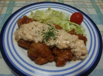 手作りのオーロラソースベースのタルタルソースが、甘酢チキンによく合って、美味しかったです。