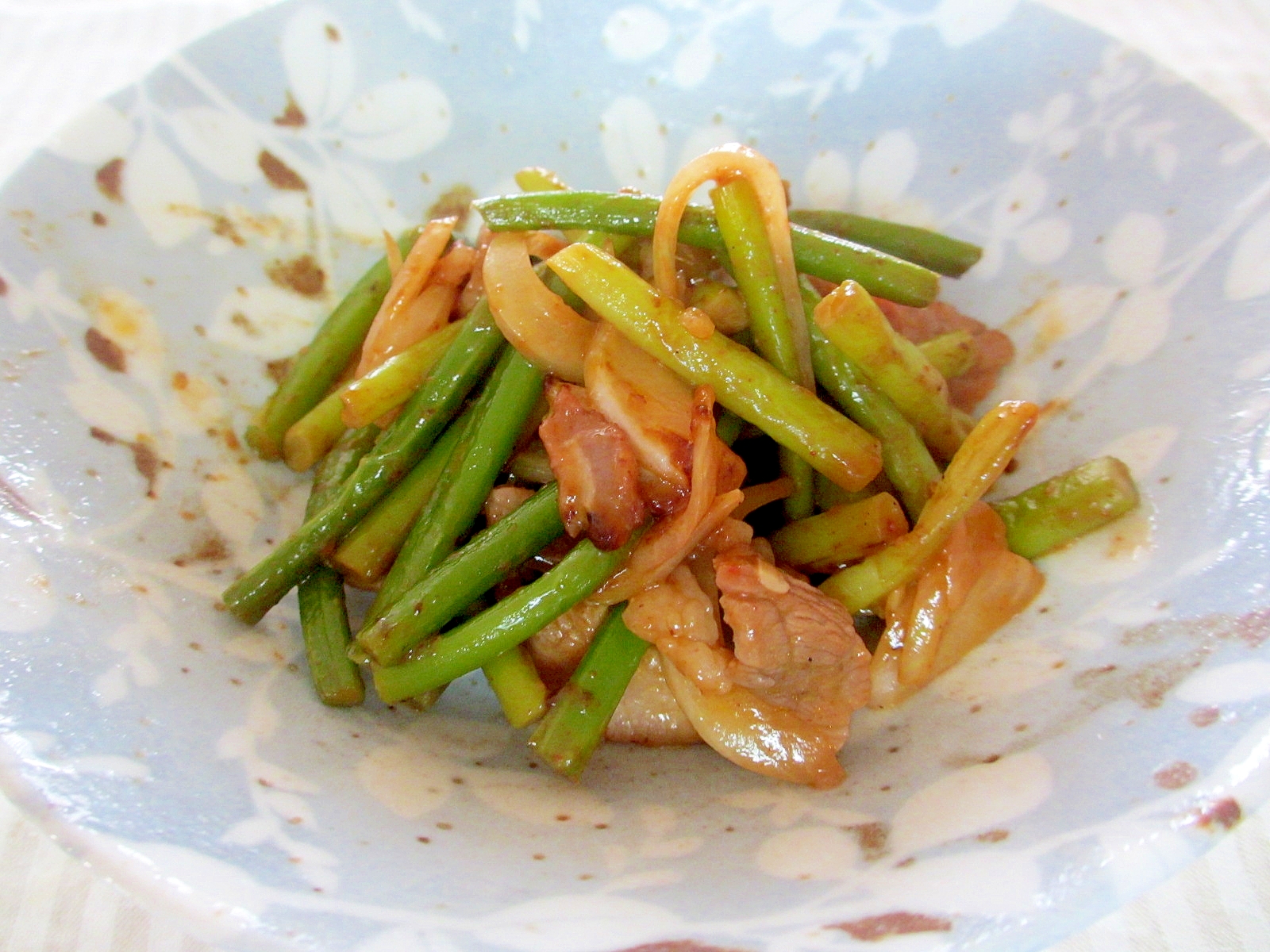 にんにくの芽と牛肉のコチュマヨ炒め