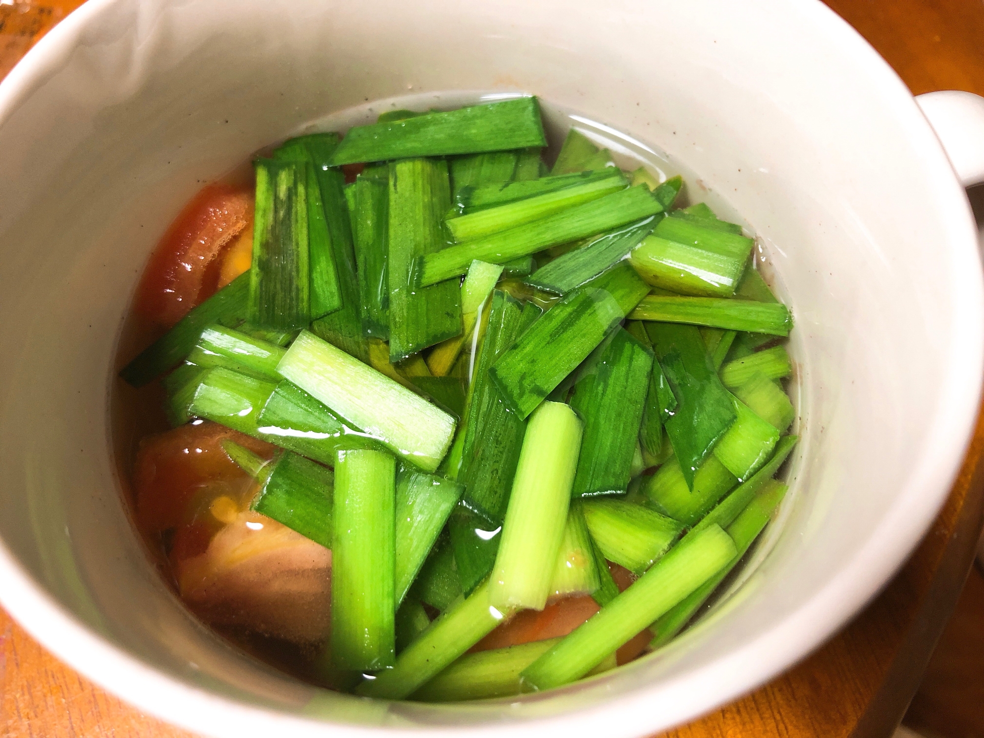 レンジで作れるトマトとニラの春雨スープ