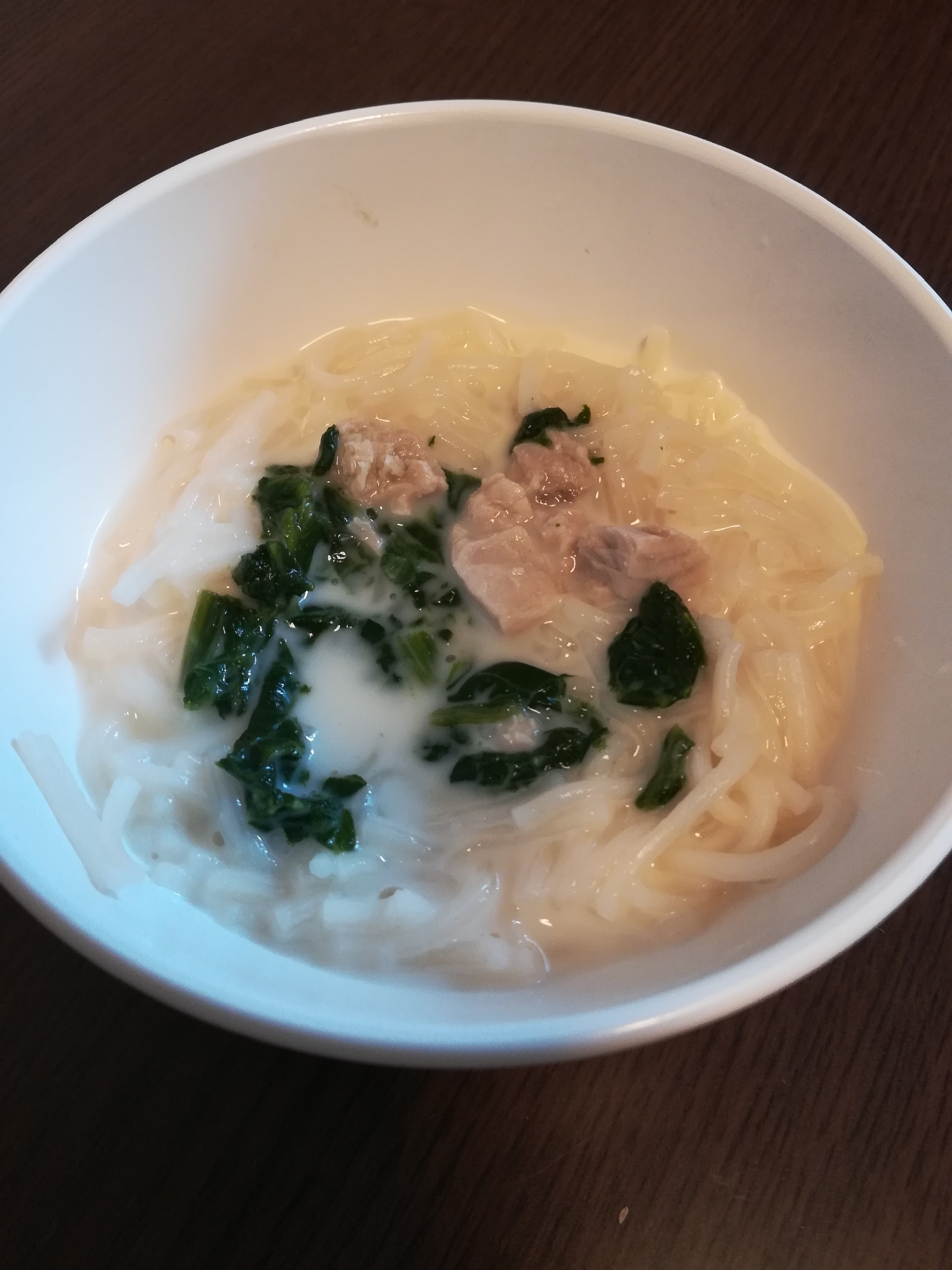 離乳食後期★マグロとほうれん草のミルクそうめん