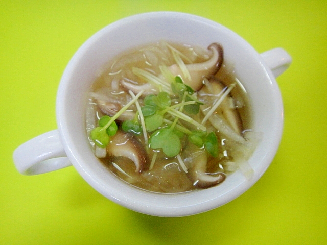 大根と椎茸玉ねぎのコンソメスープ