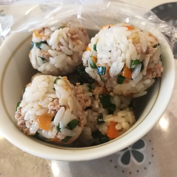 離乳食完了期 野菜と豚挽き肉の混ぜご飯おにぎり レシピ 作り方 By やまもり 楽天レシピ 離乳食完了期 野菜と豚挽き肉の混ぜご飯おにぎり レシピ 作り方 By やまもり 楽天レシピ