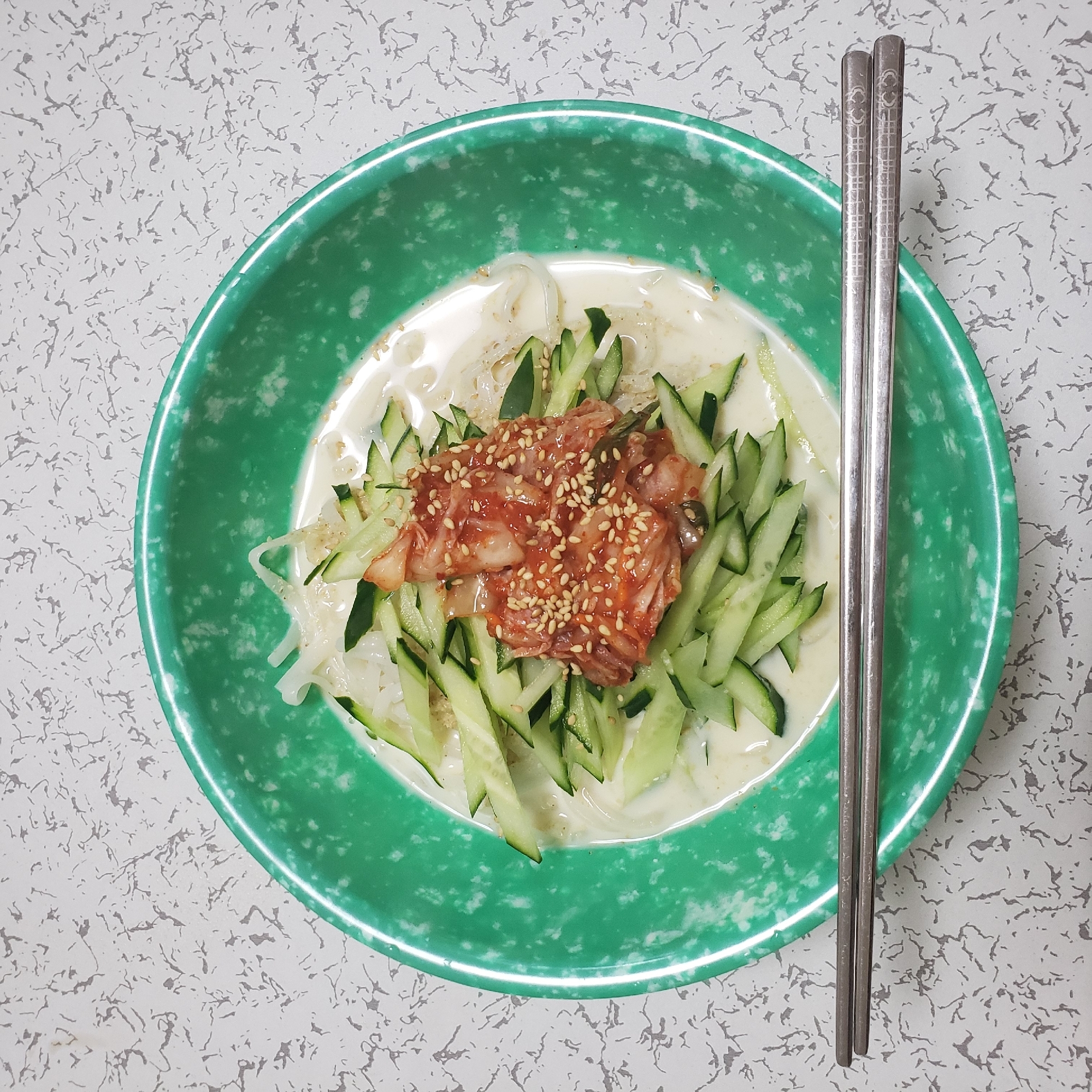 超簡単！かけるだけ、のせるだけのコングクス風麺