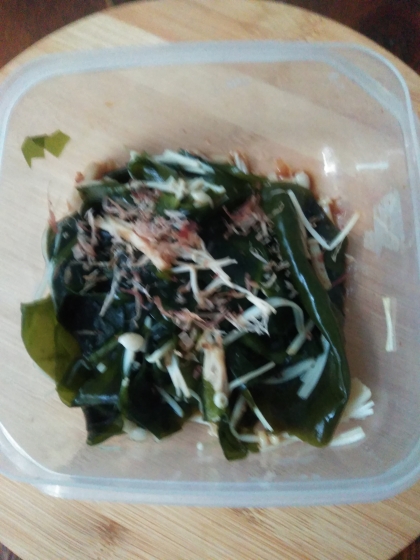 香ばしさが◎♡えのきとわかめとみょうがのポン酢炒め