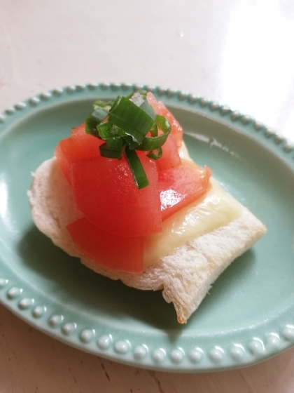 How delicious tomato＆cheese bread is!
