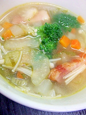 ベーコン・セロリ野菜スープ
