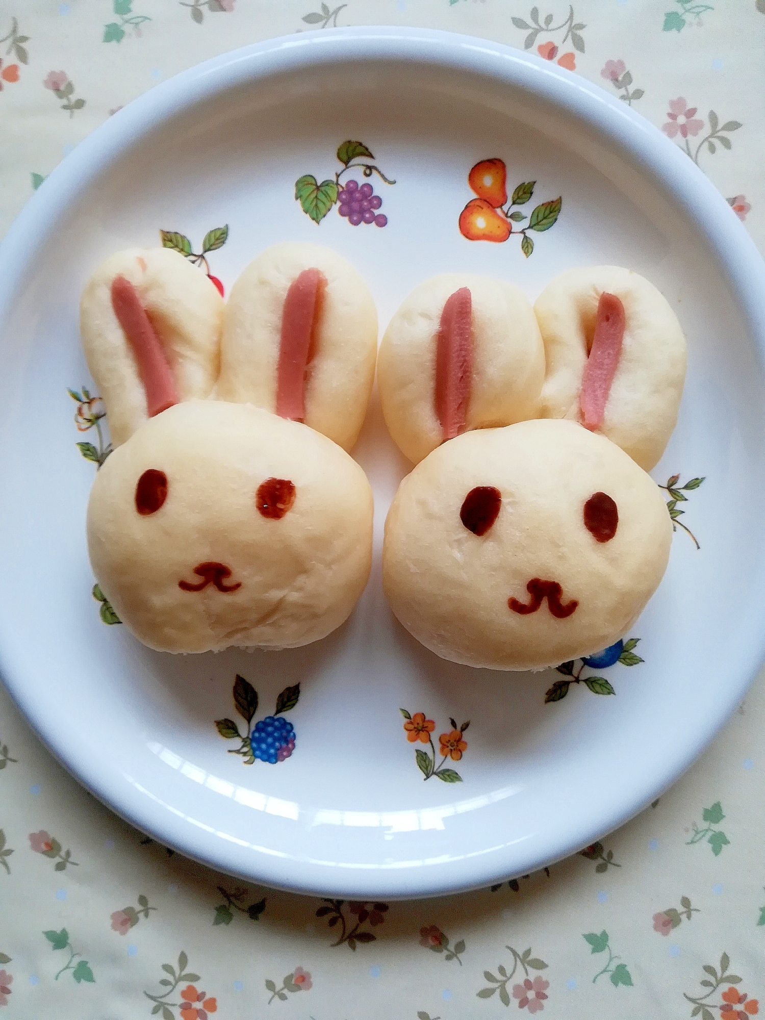 おさかなソーセージのうさぎパン！