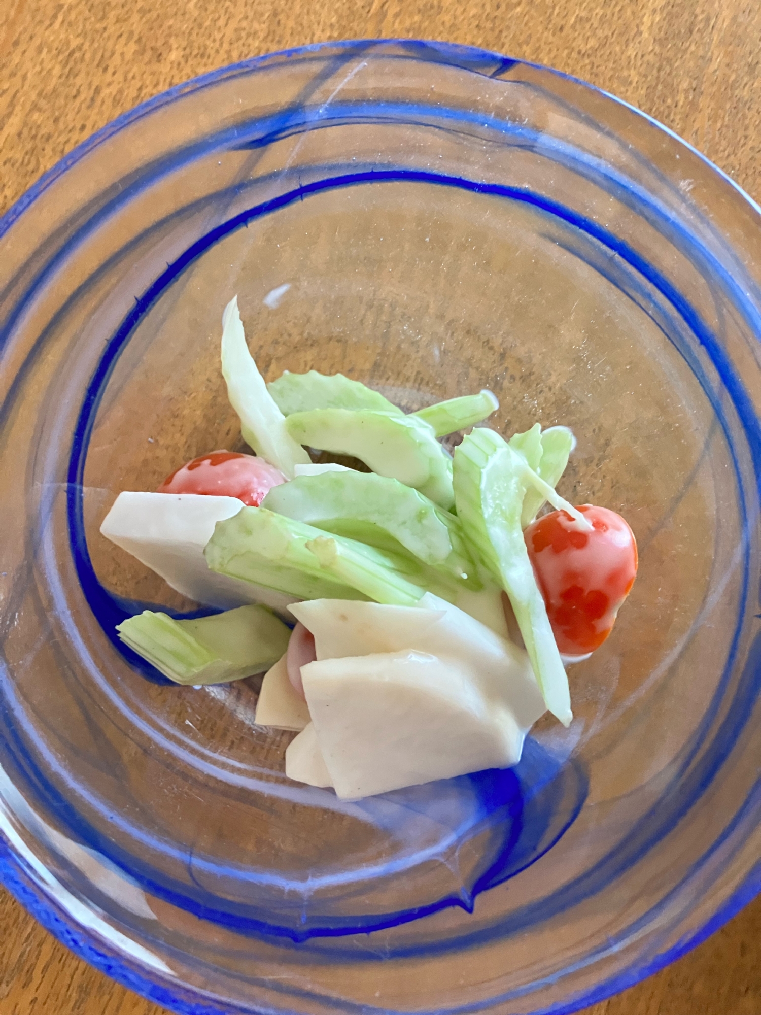 カブとセロリのさっぱりサラダ