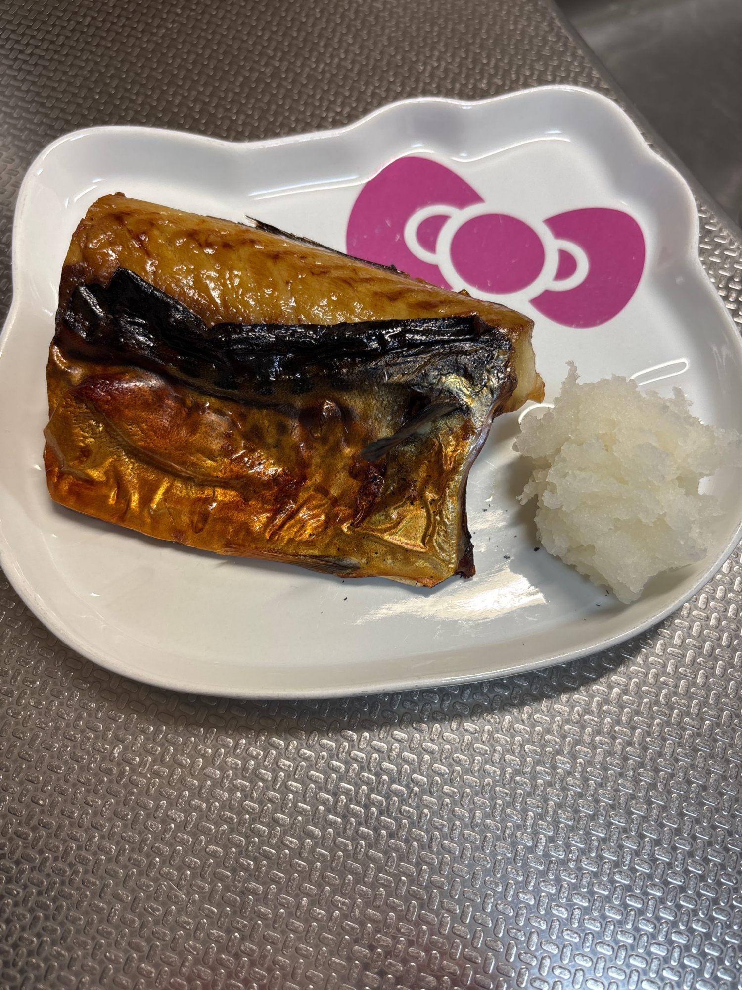 塩鯖。辛味大根添え