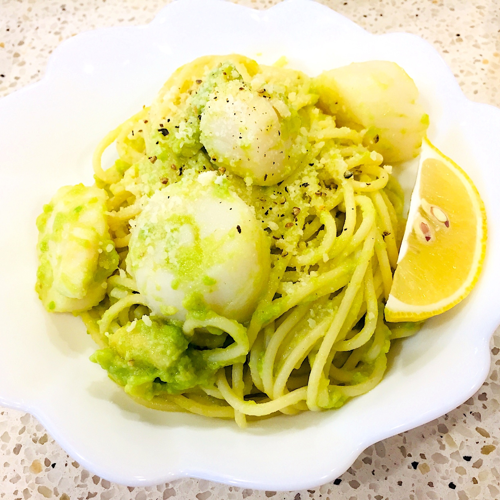 アボカドをソースのように使う アボカドホタテパスタ