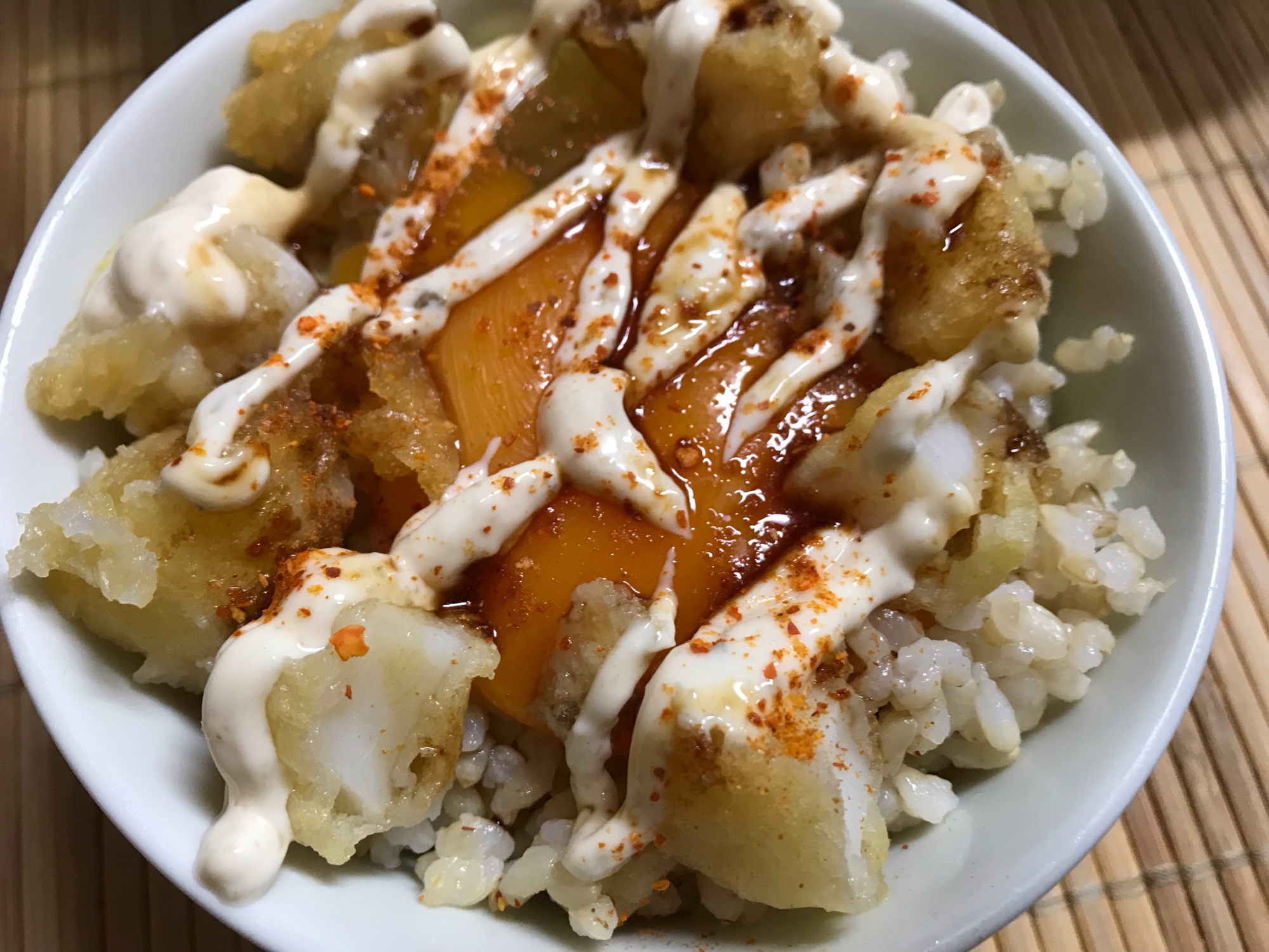 アレンジ！イカマヨ醤油丼 卵添え