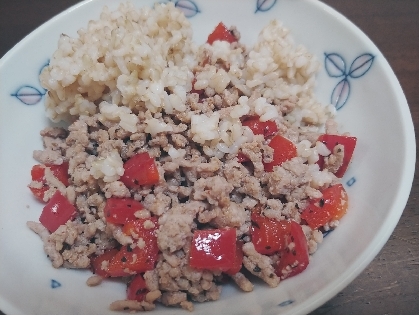 パプリカで作りました★凄い美味しい。ヤバい。ハマりそうです。今日の朝ご飯とお弁当にしました。