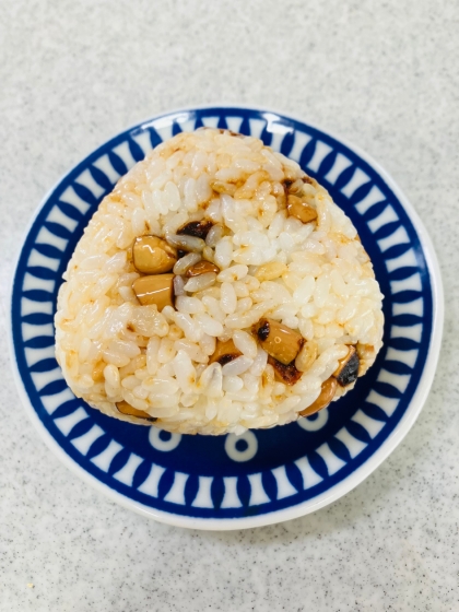 大豆が無くて
落花生で作りま
した(汗)
ちょっぴり焦げ
ちゃいましたが
全然香ばしくて
美味しいです✨
めんつゆとマヨ
合いますね✨
ごちです(*´꒳`*)