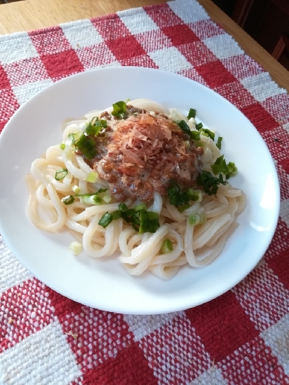 一人ランチ☆にナイスo(*ﾟ∀ﾟ*)o♬
ごま油とニンニクのい~い香り!ひとてま加えるだけでこんなに美味しくなるんですね♡かんたん☆便利☆ネギとおかかもベスト☆