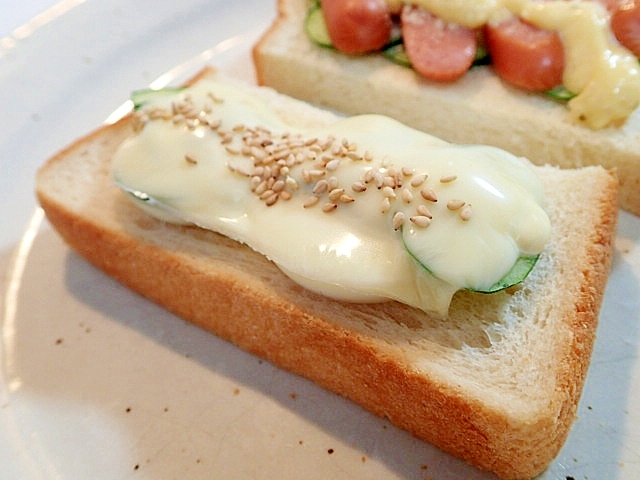 ごま/マヨで　ゆで卵と胡瓜とチーズのトースト