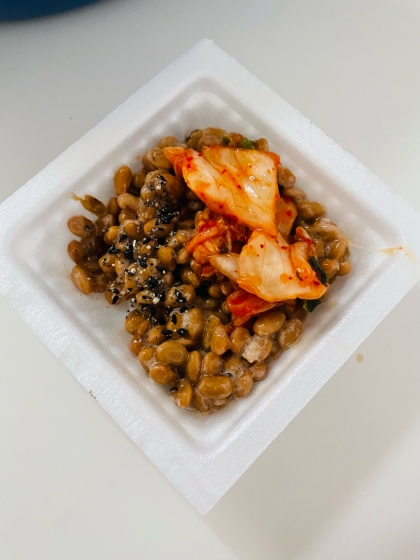 白菜キムチと黒すりゴマの酢納豆