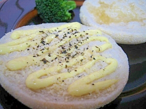 イングリッシュマフィンのマヨチーズトースト