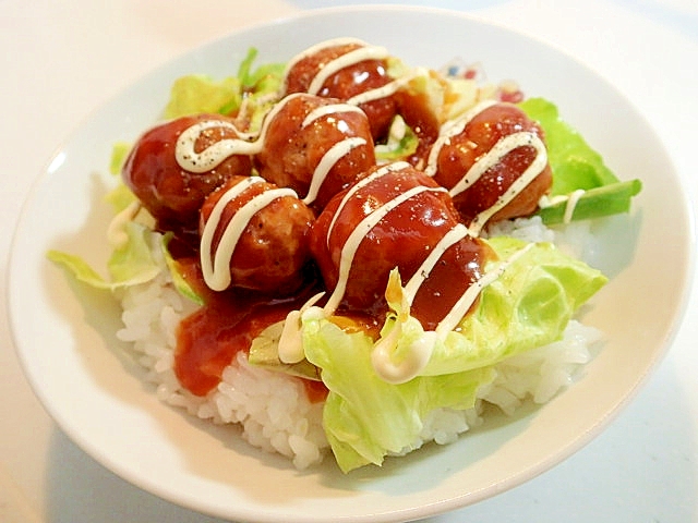 ミートボールとサラダ菜の丼