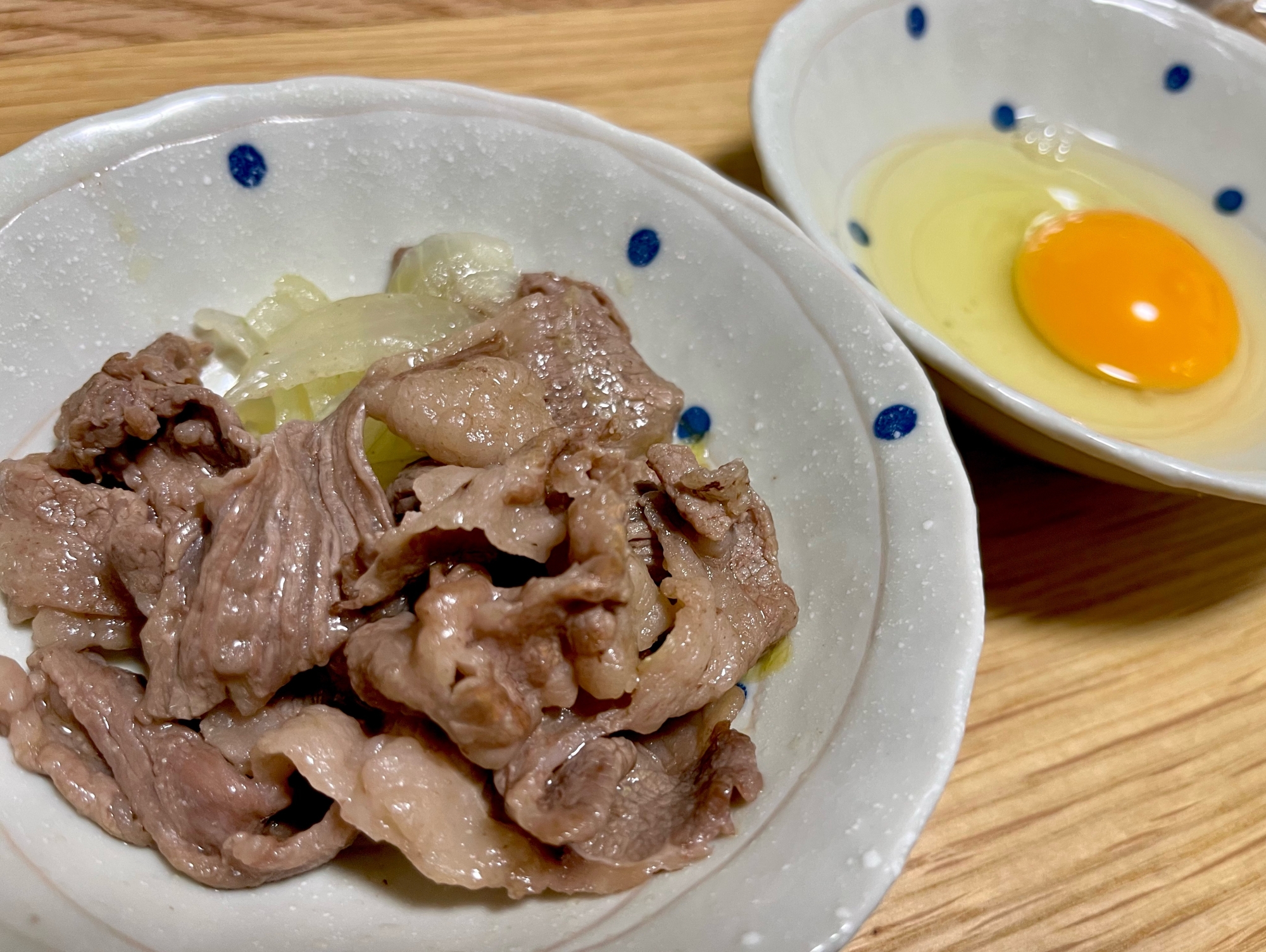 【超簡単】牛肉の塩炒め。溶き卵をつけて召し上がれ♪