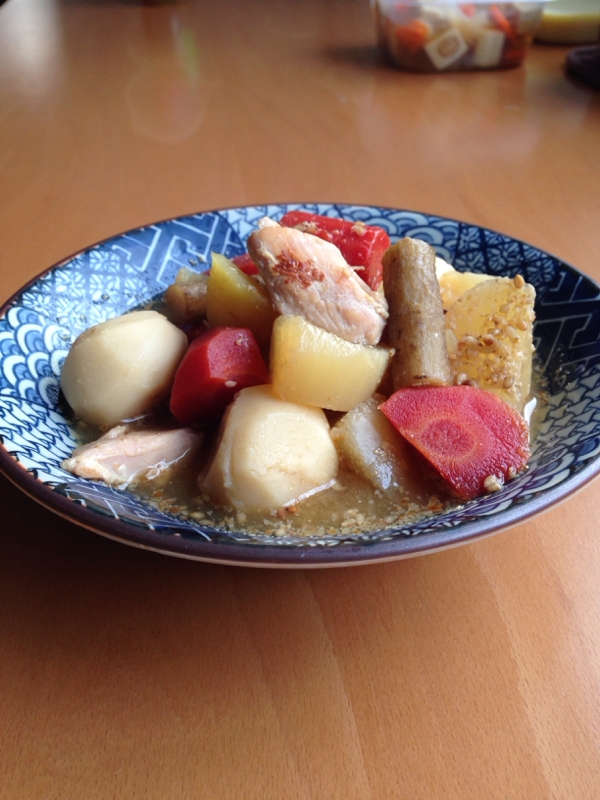 鶏肉と根菜のごまみそ煮♪