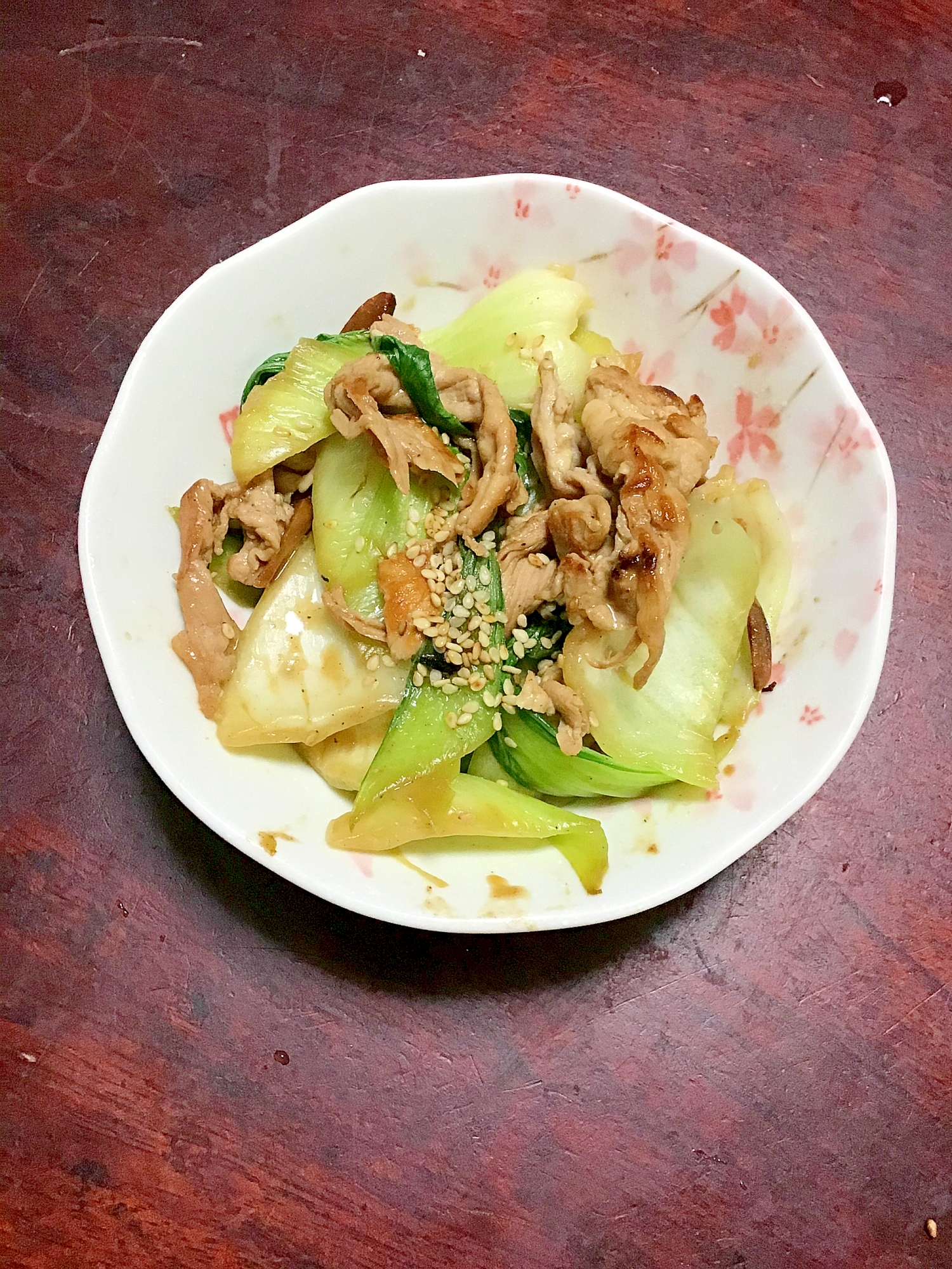 豚コマとチンゲン菜のニンニク醤油炒め。