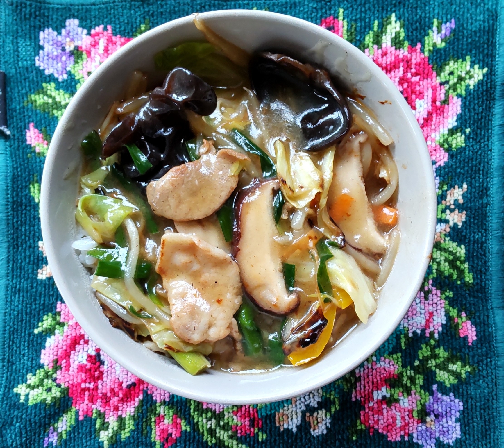 余った肉野菜炒めで！中華丼♪