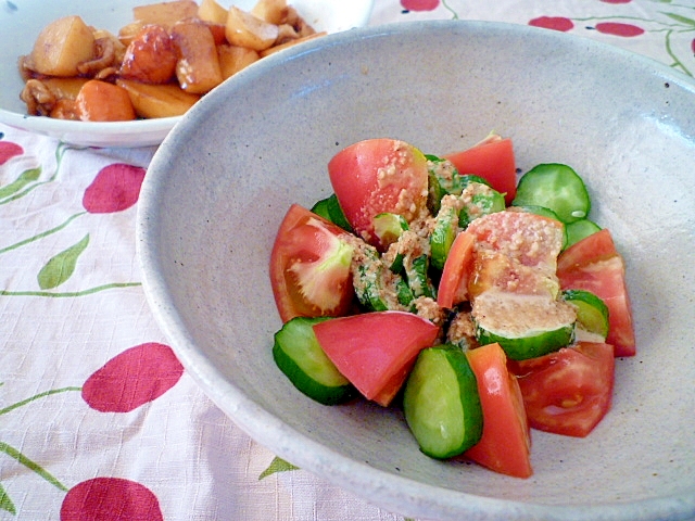 トマトとキュウリの辛子マヨサラダ。