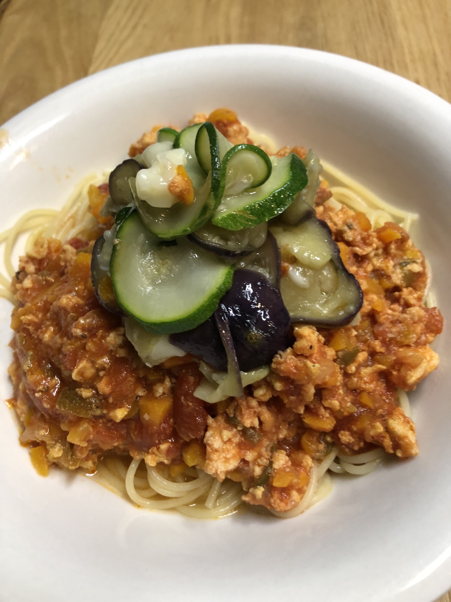 鶏むね肉とトマト野菜のパスタ