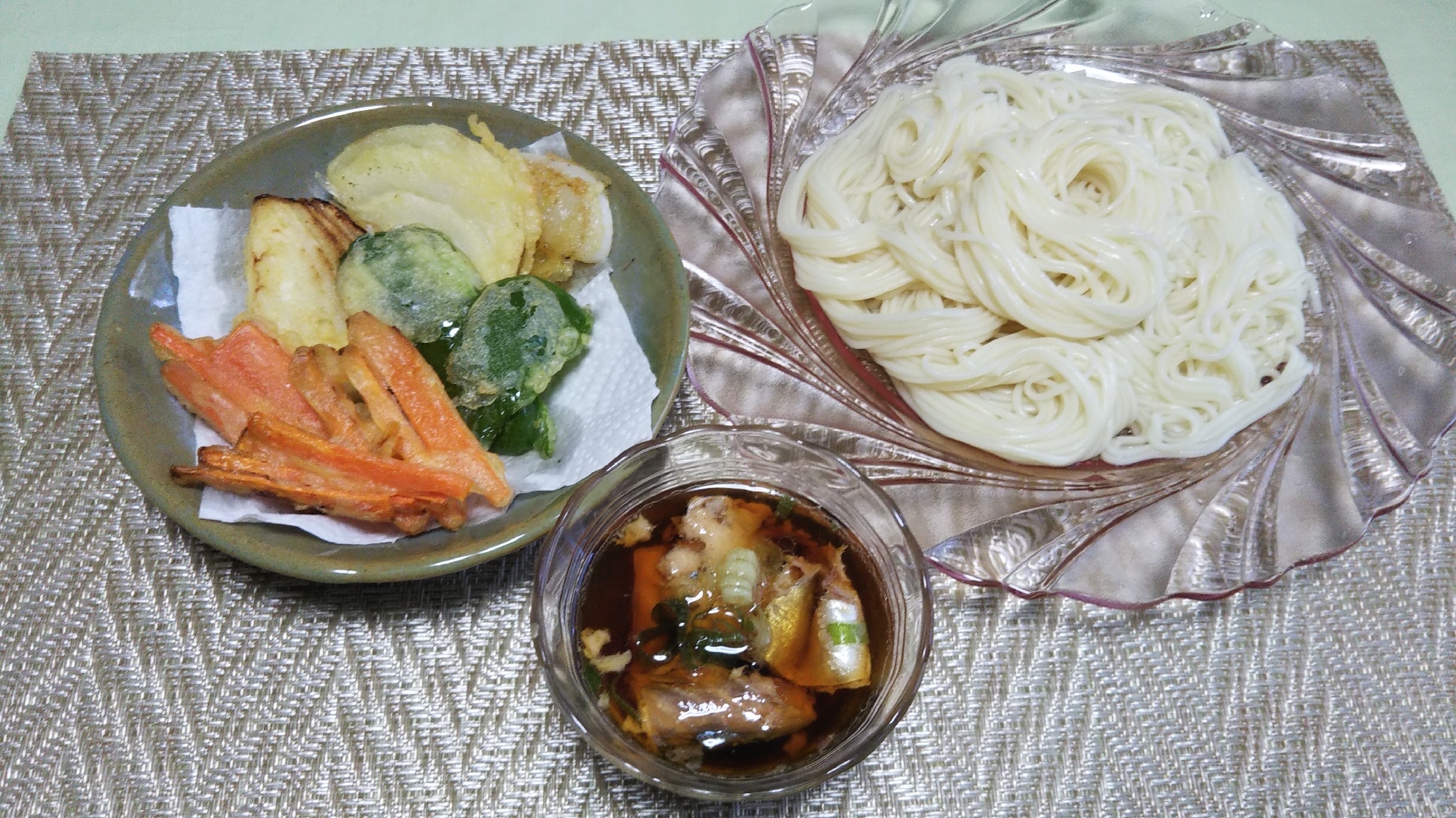 野菜天とさば水煮缶入り汁の冷や麦☆