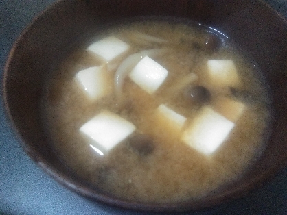 きのこたっぷり♪三種のきのこと豆腐のお味噌汁