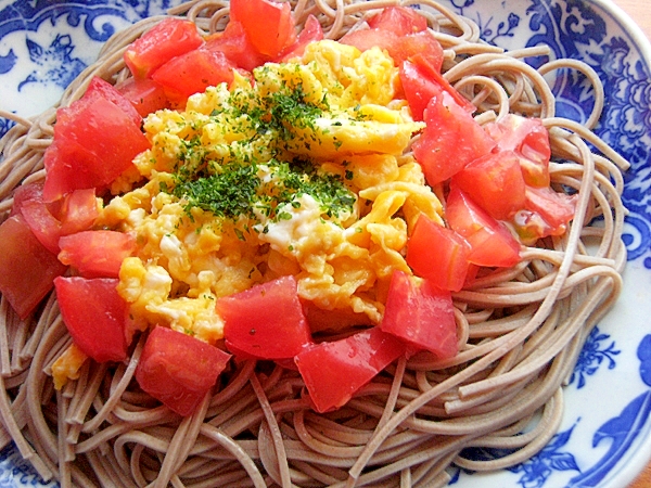 身体に優しく栄養アップ❤生姜入り卵＆トマトの蕎麦♪