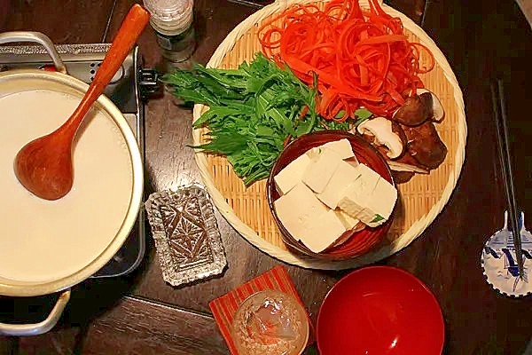 豆腐と野菜の豆乳なべ