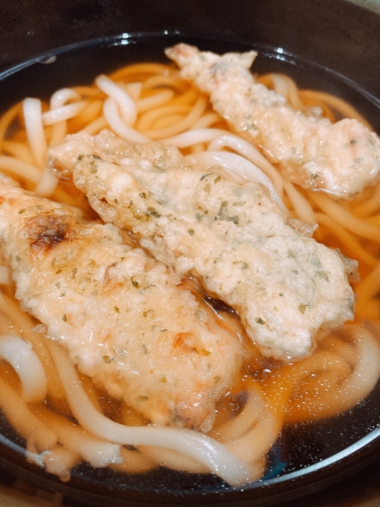 冷凍うどんで簡単♪ちくわの磯辺揚げのせ鍋焼きうどん