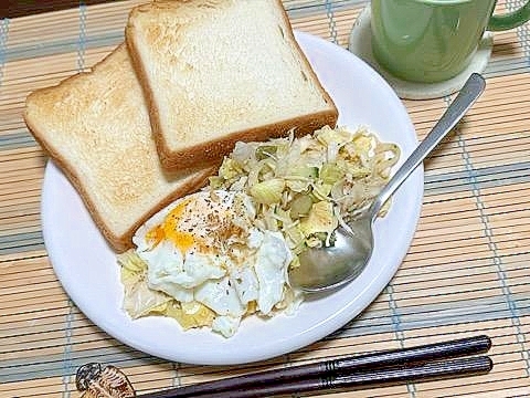 食べるオーロラソースで素焼きトースト目玉の朝ごぱん