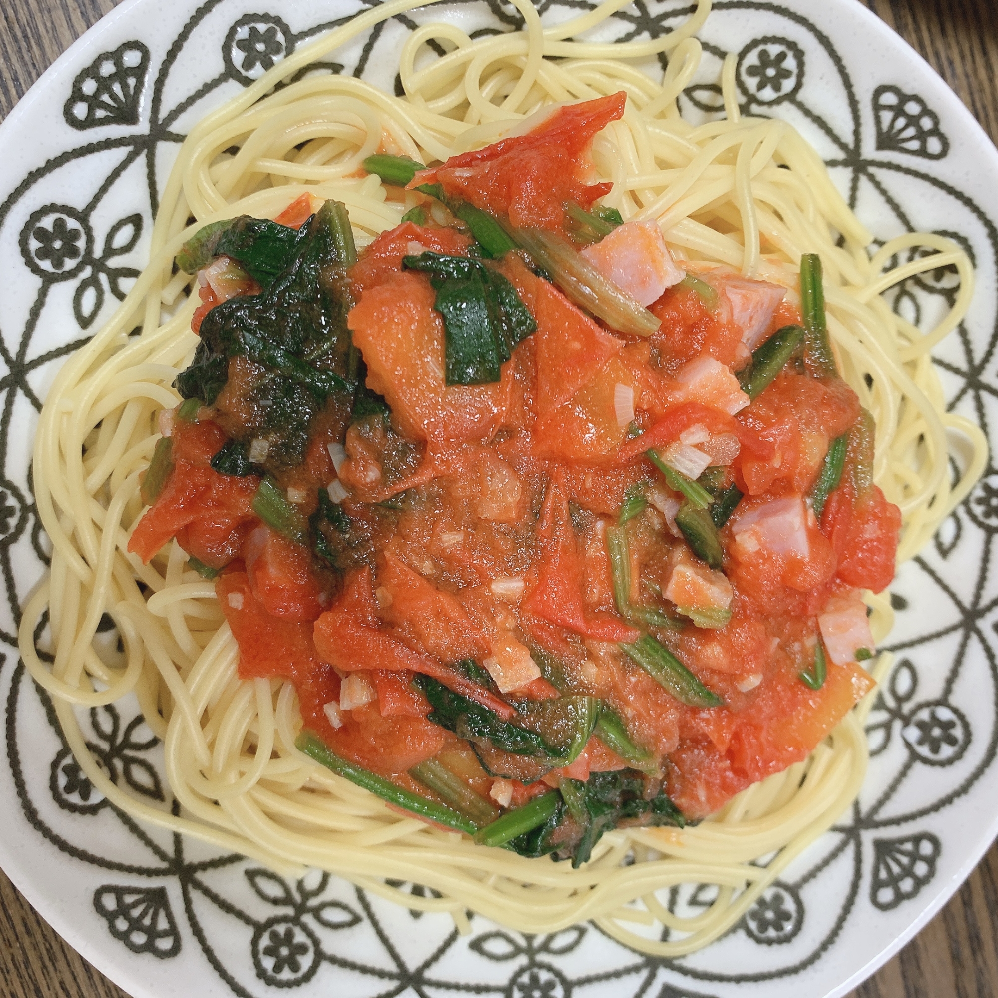 トマト缶いらず♪ほうれん草トマトパスタ