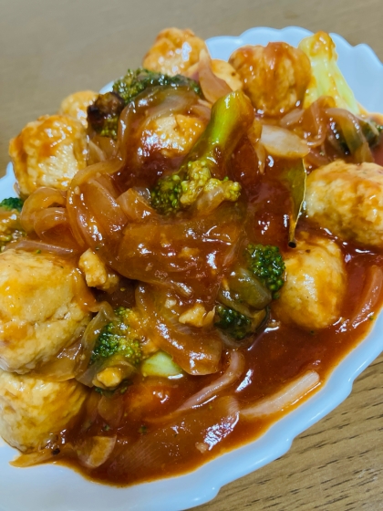 冷凍肉団子と玉ねぎのケチャップ炒め