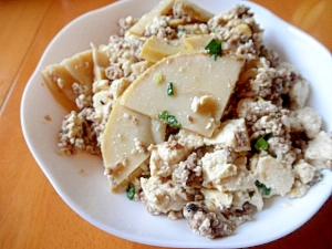タケノコとミンチと塩麹豆腐の炒め物