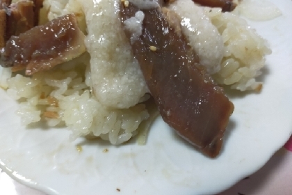 出ました～うなぎのタレ／^o^＼万能＼(^^)／トロロで、栄養満点(☆∀☆)わさびは食べれませんので無しですが美味しかったです♪♪